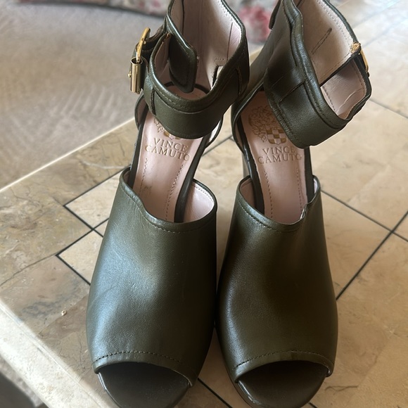 Vince Camuto sandal very very good condition used like twice size 6 - Picture 9 of 14